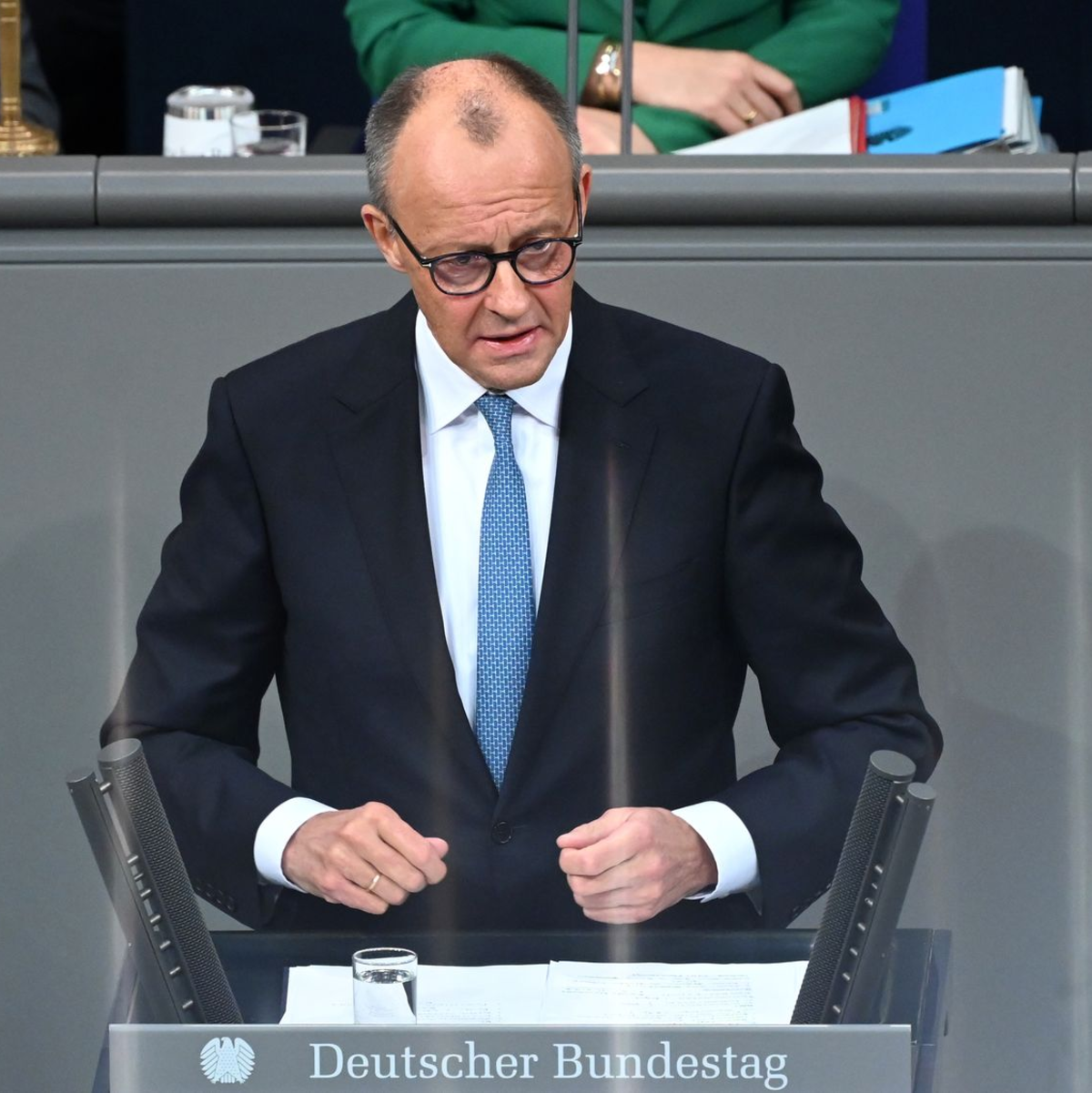 Bundeskanzler Friedrich Merz kündigte im Bundestag eine große Sozialstaatsreform an. (Archivfoto) - Foto: Elisa Schu/dpa