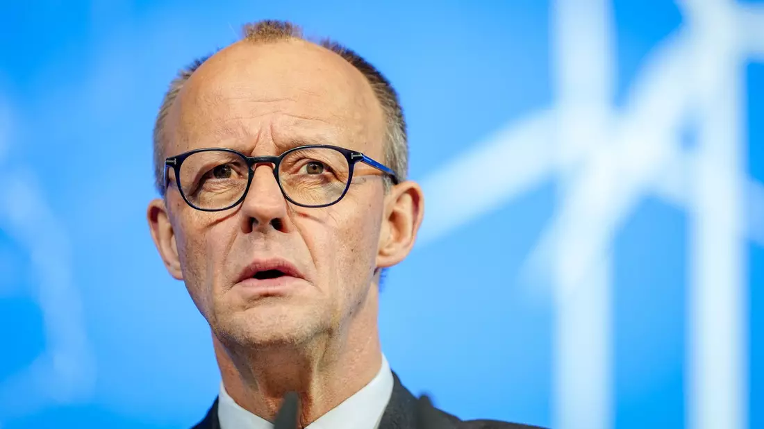 Bundeskanzler Friedrich Merz (CDU) ist besorgt über das Maß an Gewaltanwendung in den USA. - Bild: Kay Nietfeld/dpa