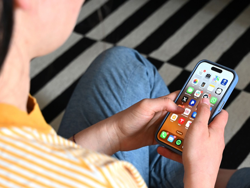 In Frankreich wird ein Social-Media-Verbot fĂŒr JĂŒngere vorangetrieben. (Symbolbild) - Foto: Elisa Schu/dpa