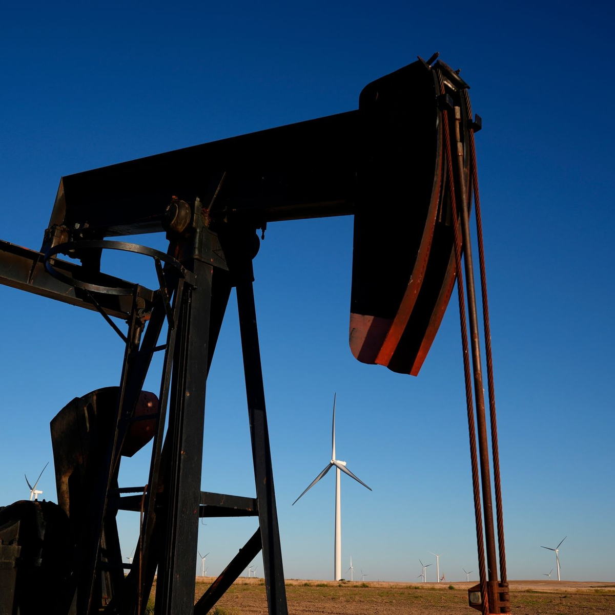 Die USA sind der größte Öl- und Gasproduzent weltweit - und befeuern auch damit die Erderwärmung. - Foto: Charlie Riedel/AP/dpa