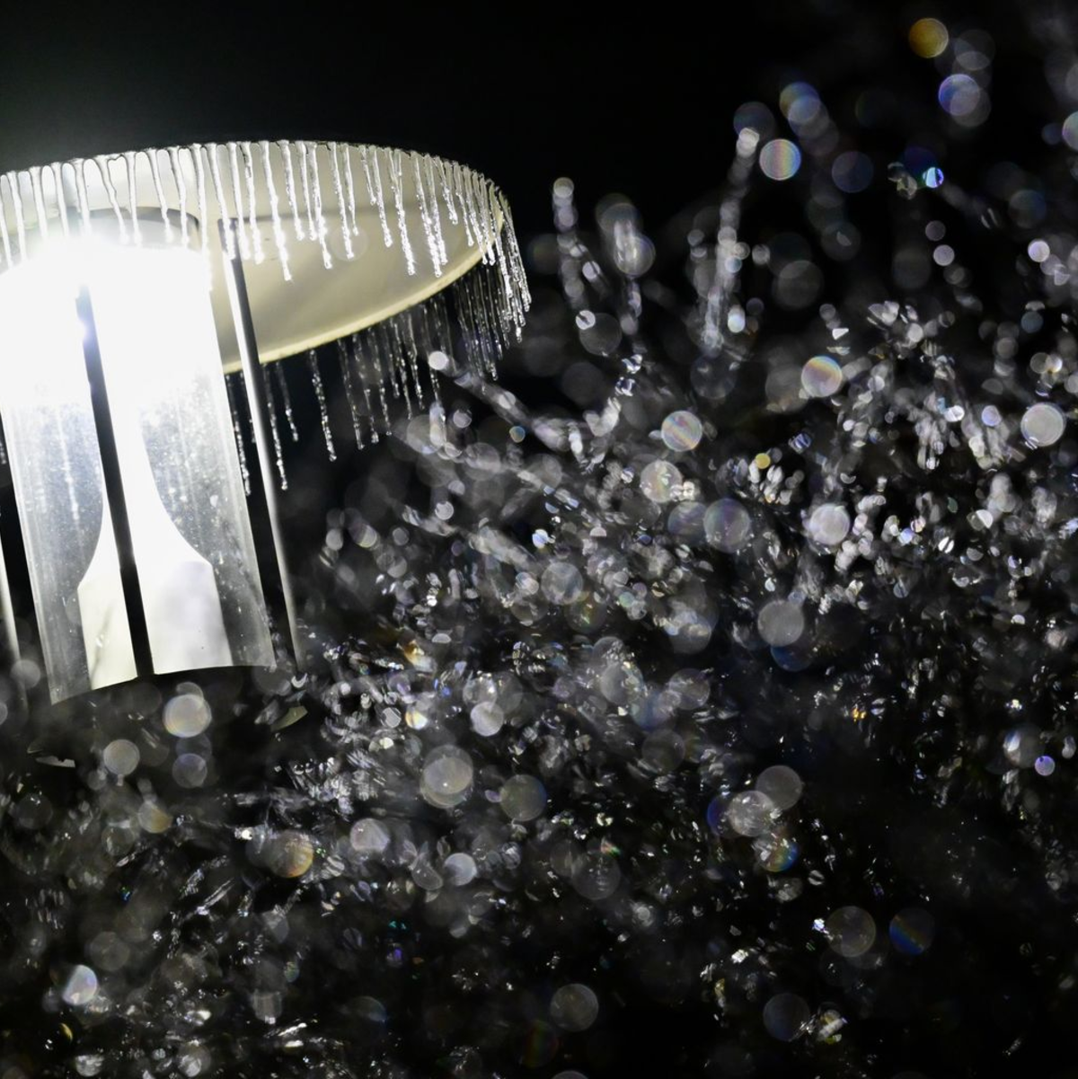 Der DWD erwartet weiter einen Mix aus Regen und Schnee. - Foto: Sebastian Gollnow/dpa