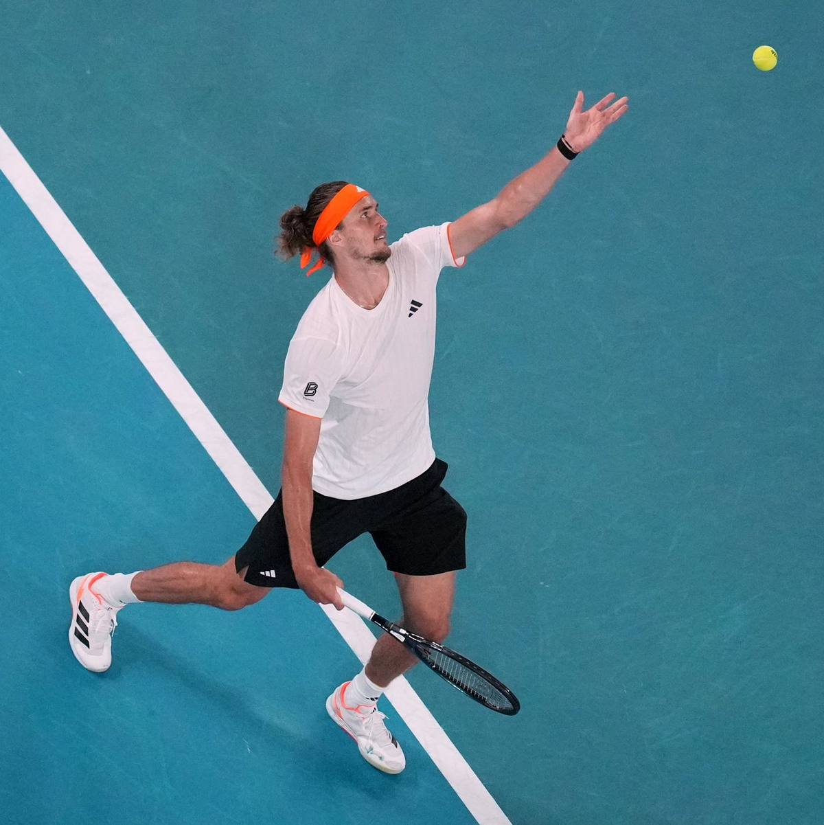 Alexander Zverev steht bei den Australian Open im Halbfinale. - Foto: Dita Alangkara/AP/dpa