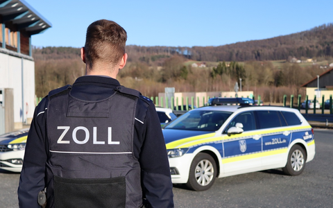 HZA-R: Mehr als nur Hühnereier geladen: Zoll aus Furth im Wald entdeckt 8.400 Schmuggelzigaretten - Foto: presseportal.de