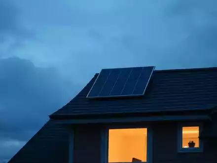 Solarbranche: Dachanlagen brechen ein, Solarparks boomen - Foto: über boerse-global.de