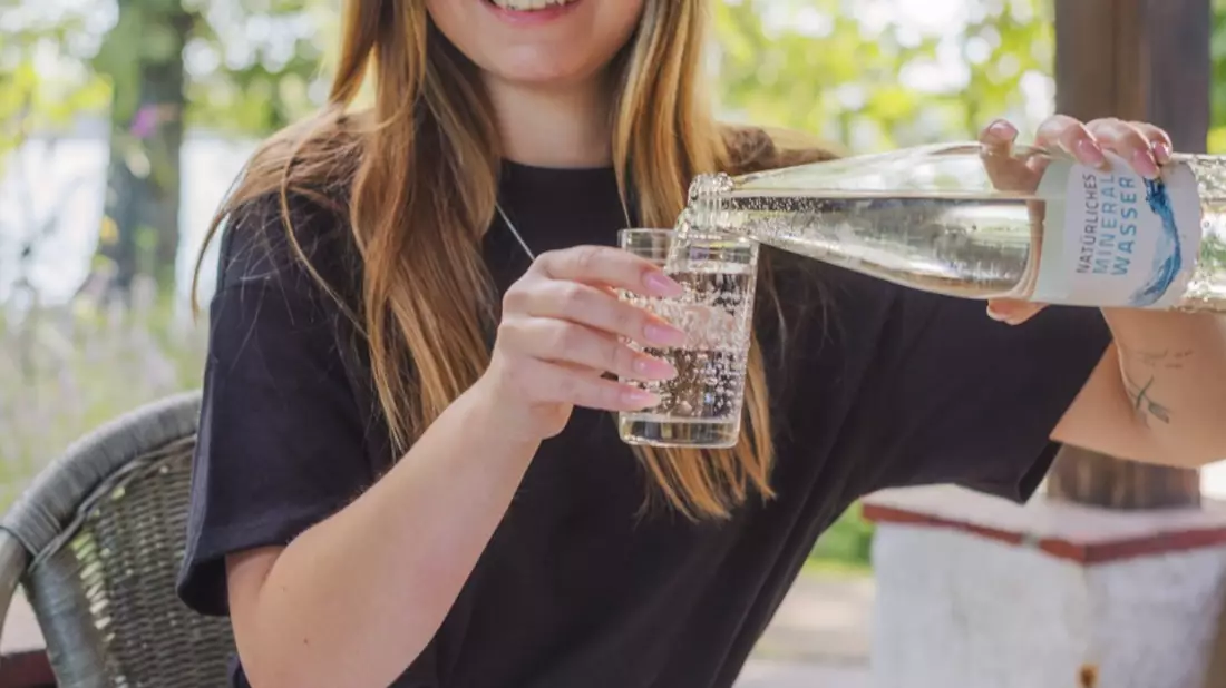 Mineralwasser bleibt Durstlöscher Nummer eins / Mineralwasser-Absatz steigt 2025 deutlich - Bild: presseportal.de