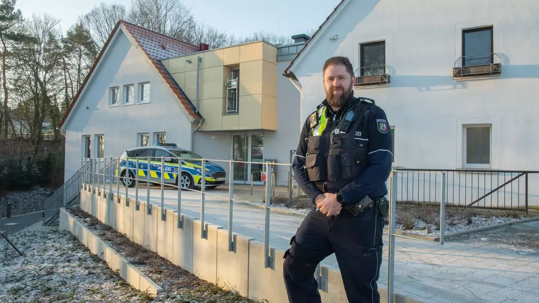 POL-LIP: Lage. Matthias Romey ist neuer Bezirksdienstbeamter in Lage. - Bild: presseportal.de
