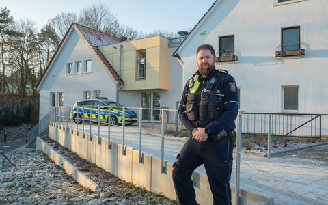 POL-LIP: Lage. Matthias Romey ist neuer Bezirksdienstbeamter in Lage. - Foto: presseportal.de