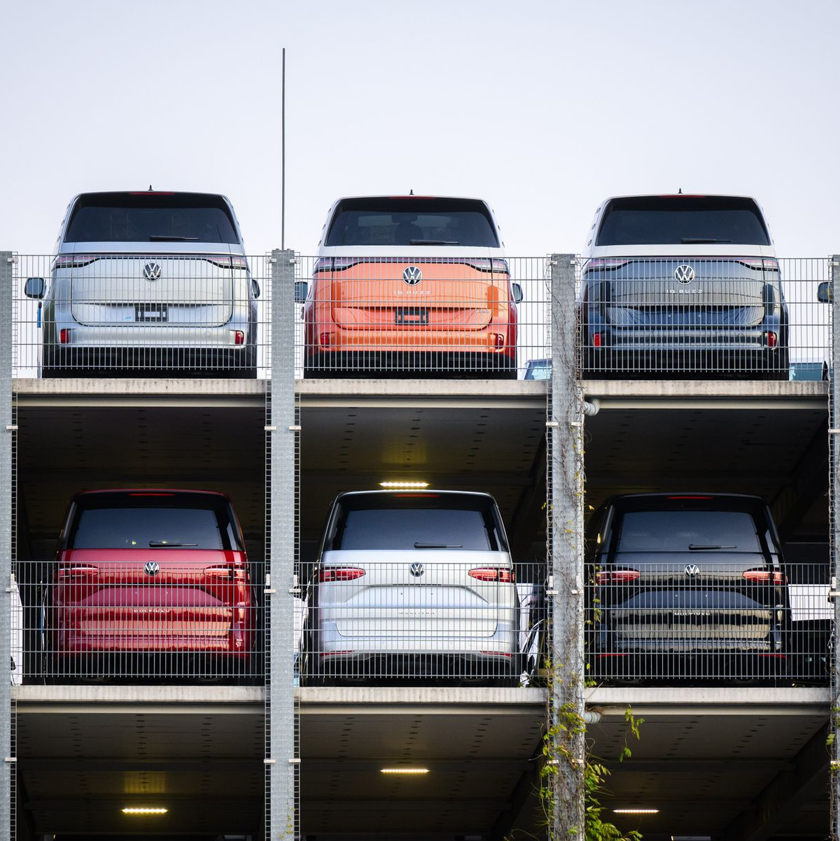 Insbesondere die VW-Gruppe hat ihren Marktanteil in Europa gesteigert. (Archivbild) - Foto: Julian Stratenschulte/dpa