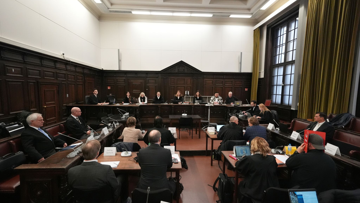 Der 33. Prozesstag begann mit scharfer Kritik der Verteidigung am Verlauf des Verfahrens. - Foto: Marcus Brandt/Pool dpa/dpa