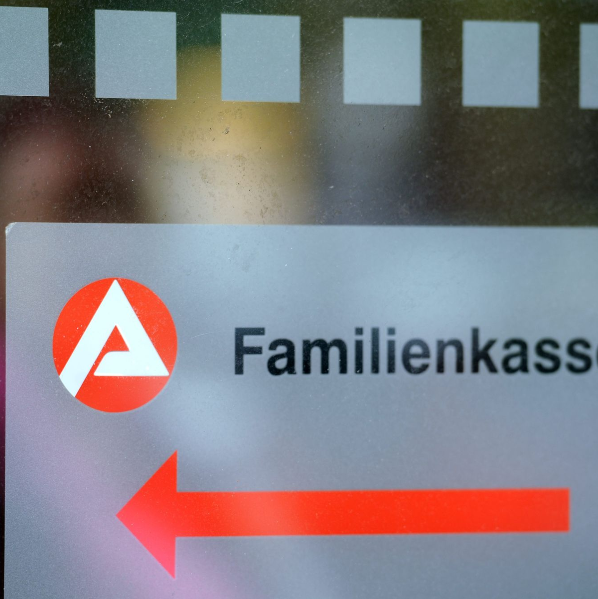 Eltern sollen sich Anträge auf Kindergeld künftig sparen können. (Symbolbild) - Foto: Maurizio Gambarini/dpa