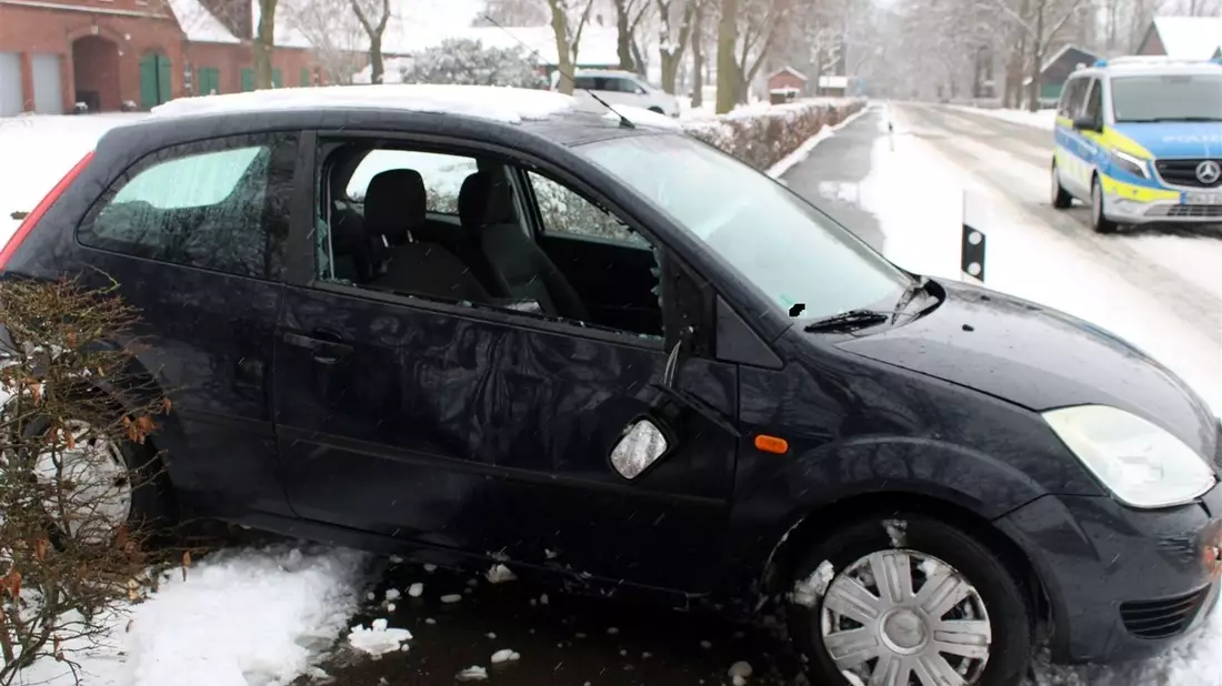 POL-MI: Auto kommt ins Rutschen und streift Fußgängerin - Bild: presseportal.de