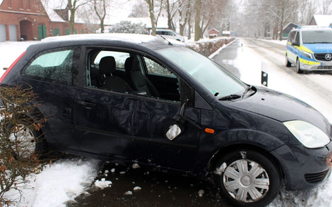 POL-MI: Auto kommt ins Rutschen und streift Fußgängerin - Foto: presseportal.de