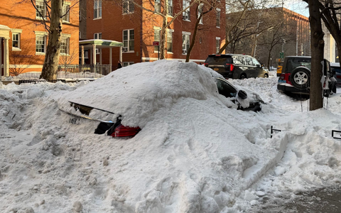 Auch wenn große Teile Deutschlands unter einer weißen Schneedecke liegen - die Menge reicht nicht an die Schneemassen in den USA heran. - Foto: Jeff Rivera/TheNEWS2 via ZUMA Press Wire/dpa