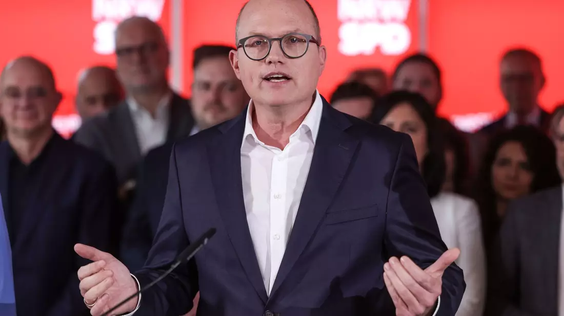 Krise im schwarz-grünen Kabinett - ein gefundenes Fressen für den designierten SPD-Spitzenkandidaten für die Landtagswahl, Jochen Ott. - Bild: Oliver Berg/dpa