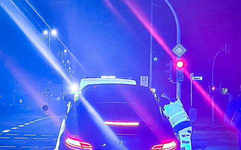 POL-DU: Alt-Hamborn: Fahranfängerin mit Auto ohne Versicherungsschutz unterwegs - Anzeige - Foto: presseportal.de