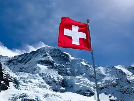 Auswandern in die Schweiz - Foto: @von Ronnie Schmutz auf Unsplash 