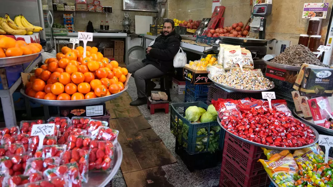 Mit einem Angriff verbinden manche Iraner die Hoffnung, dass sich im Land grundlegend etwas ändert. (Archivbild) - Bild: Vahid Salemi/AP/dpa