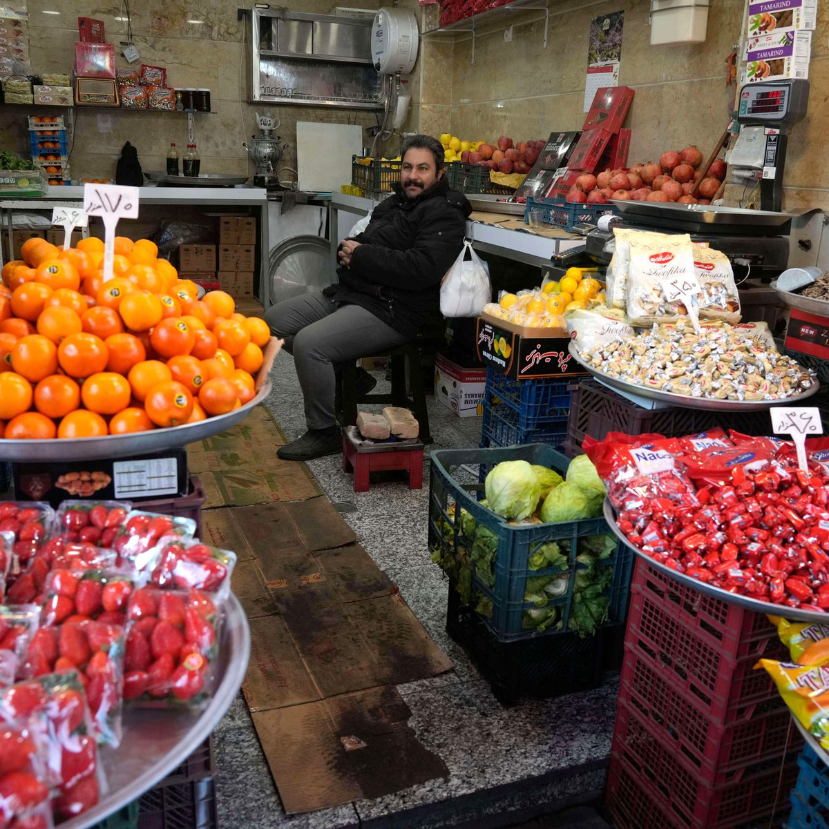 Mit einem Angriff verbinden manche Iraner die Hoffnung, dass sich im Land grundlegend etwas ändert. (Archivbild) - Foto: Vahid Salemi/AP/dpa
