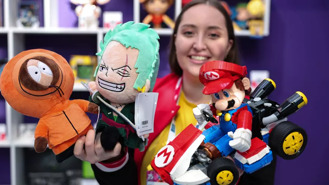 Sammelfiguren sind bei erwachsenen Fans beliebt. - Bild: Daniel Karmann/dpa