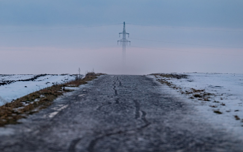 Nach einer kurzen Wetterpause kehrt der Winter mit Schnee, Regen und Glätte zurück. - Foto: Armin Weigel/dpa