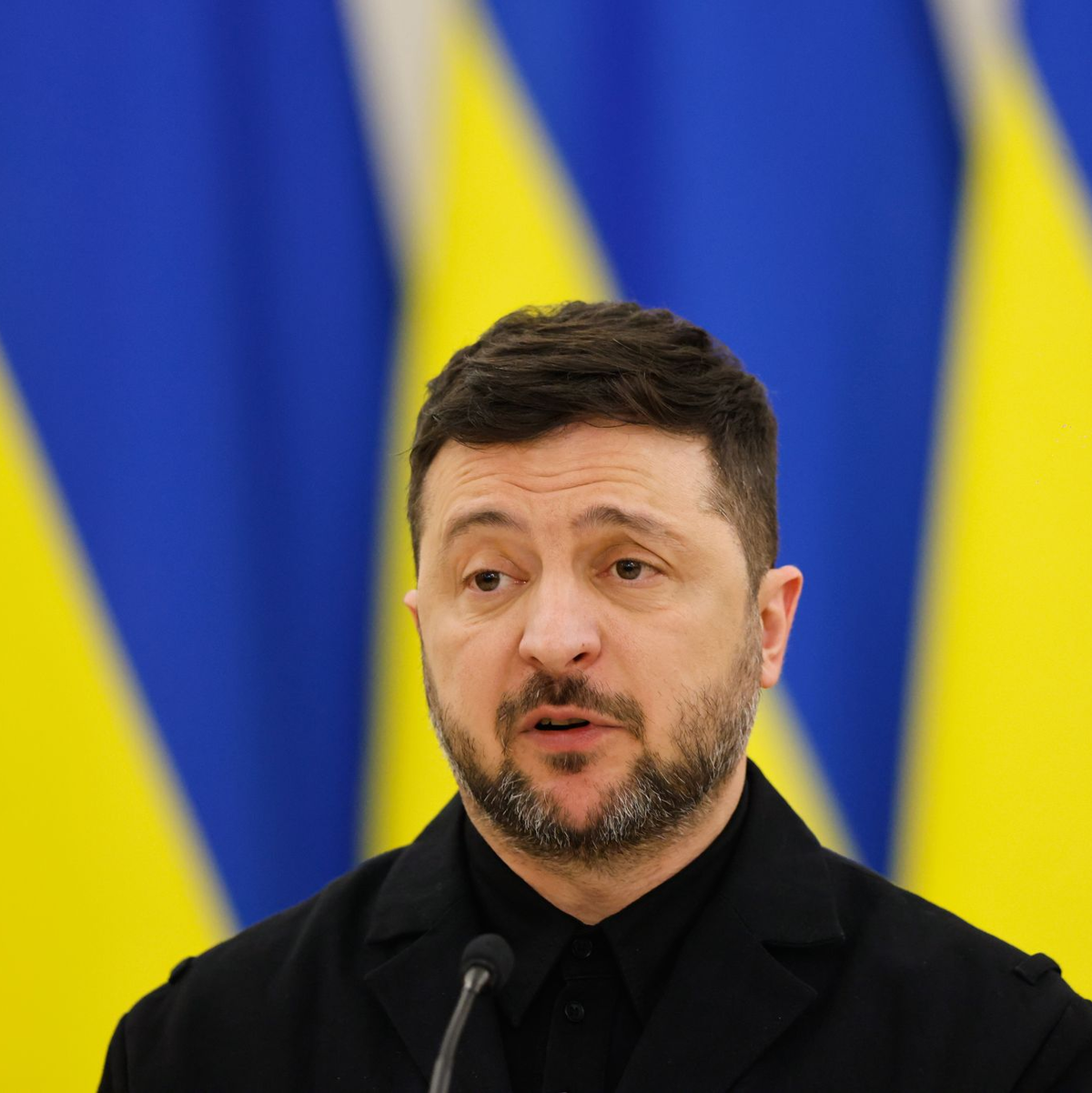 Der ukrainische Präsident Wolodymyr Selenskyj sieht eine EU-Mitgliedschaft für sein Land schon 2027 als wichtige Sicherheitsgarantie. (Archivbild) - Foto: Mindaugas Kulbis/AP/dpa