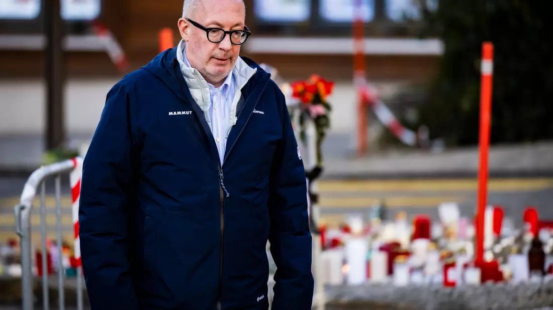 «Ich weine jeden Tag»: Der Gemeindepräsident von Crans-Montana, Nicolas Féraud. (Archivbild) - Bild: Jean-Christophe Bott/KEYSTONE/dpa