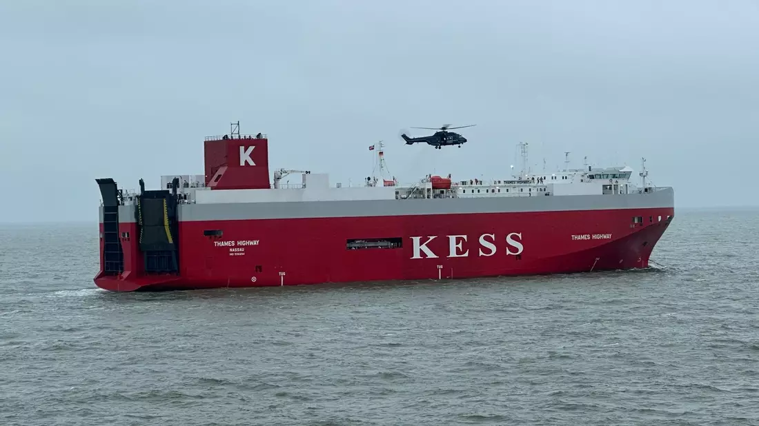 Der Frachter soll zurück in den Emder Hafen. - Bild: --/Havariekommando/dpa