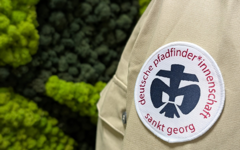 Pressekonferenz zur Vorstellung der Ergebnisse des Forschungsprojekts zur Aufarbeitung sexualisierter und spiritueller Gewalt in der Deutschen Pfadfinder*innenschaft Sankt Georg (DPSG) - Foto: presseportal.de Pressekonferenz zur Vorstellung der Ergebnisse des Forschungsprojekts zur Aufarbeitung sexualisierter und spiritueller Gewalt in der Deutschen Pfadfinder*innenschaft Sankt Georg (DPSG) - Foto: presseportal.de