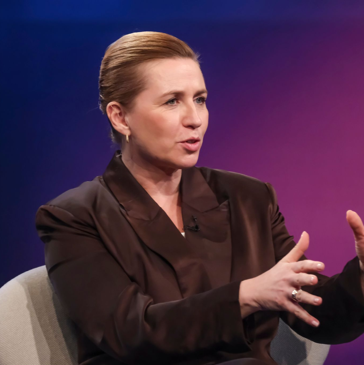 Die dänische Regierungschefin Mette Frederiksen zieht eine klare rote Linie: Wir geben kein grönländisches Territorium ab. - Foto: Oliver Ziebe/WDR/dpa