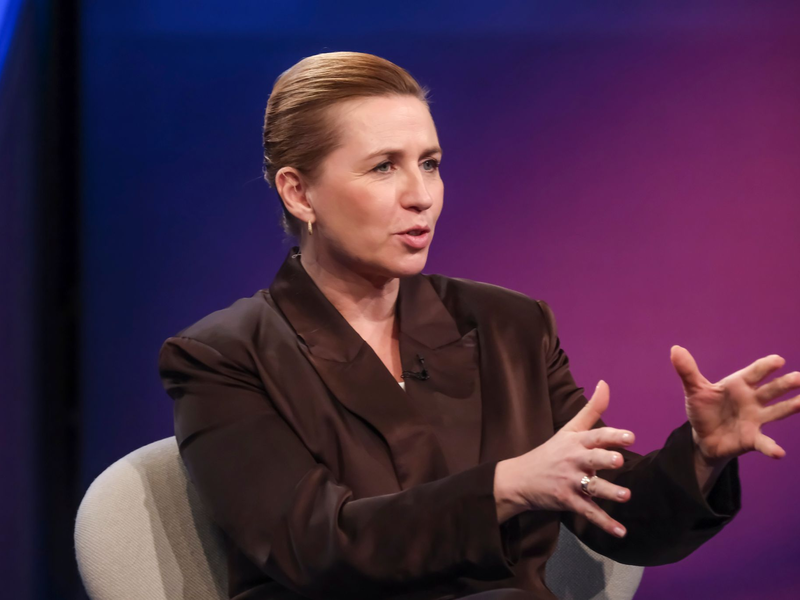 Die dänische Regierungschefin Mette Frederiksen zieht eine klare rote Linie: Wir geben kein grönländisches Territorium ab. - Foto: Oliver Ziebe/WDR/dpa