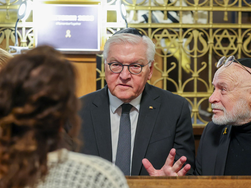 Der Holocaust-Gedenktag am 27. Januar erinnert an die Ermordung von sechs Millionen Jüdinnen und Juden während des Nationalsozialismus. (Archivbild) - Foto: Jan Woitas/dpa