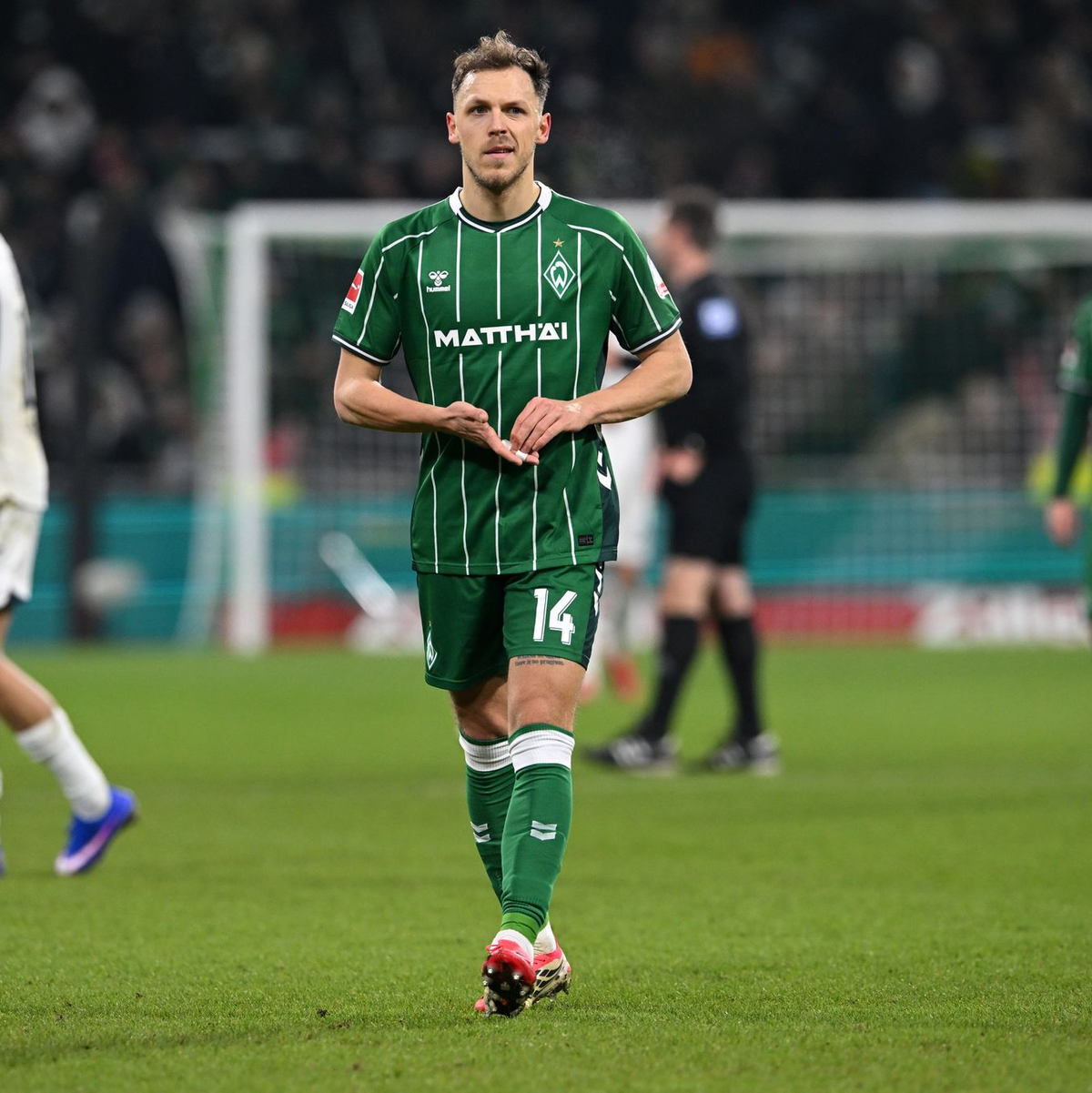 Zählte zu den Besten bei Werder: Aushilfs-Abwehrchef Senne Lynen. - Foto: Carmen Jaspersen/dpa