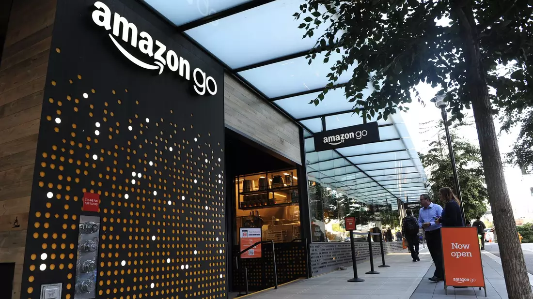 Die Geschäfte von Amazon Go kamen ohne Kassen aus. (Archivbild) - Bild: Andrej Sokolow/dpa