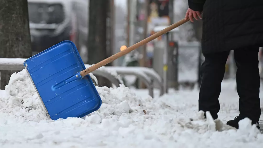 In einigen Regionen Deutschlands hat es in diesem Winter viel geschneit - trotzdem sind die Böden trockener als sonst und das Grundwasser nicht erholt, so Marx. (Archivbild) - Bild: David Hammersen/dpa