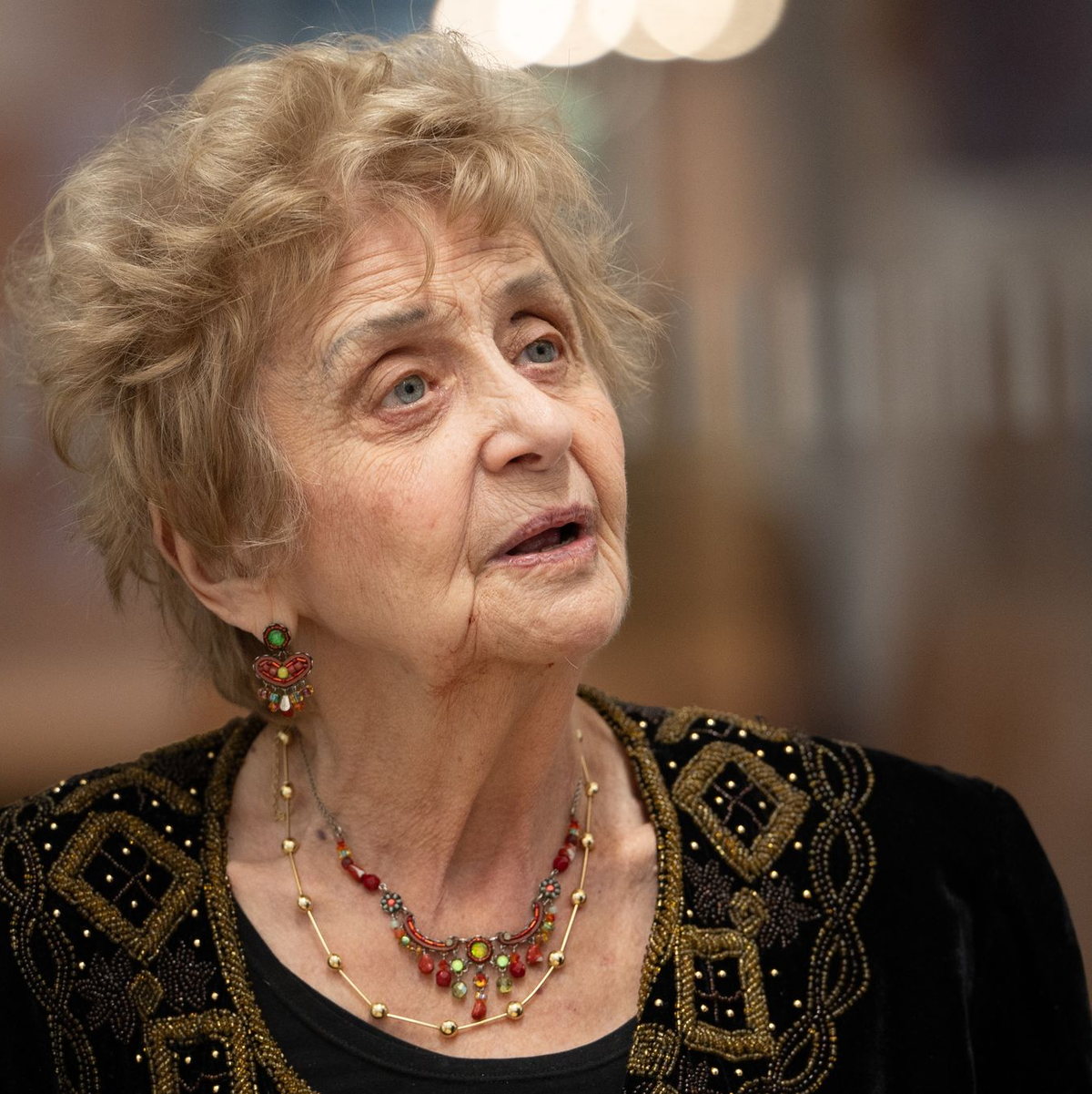 Tova Friedman, die als Kind das Vernichtungslager Auschwitz überlebte, ist auch heute - 81 Jahre nach der Befreiung des Lagers durch die Rote Armee - noch auf der Suche nach Gerechtigkeit. - Foto: Markus Lenhardt/dpa