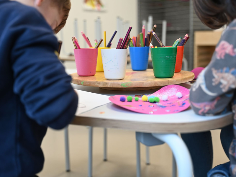 Nur in wenigen Kitas ist die Personalausstattung laut einer Studie optimal. (Archivbild)  - Foto: Maximilian von Klenze/dpa