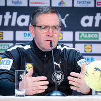 Auf die deutschen Handballer um Bundestrainer Alfred Gislason wartet gegen Frankreich ein Endspiel ums EM-Halbfinale.  - Foto: Sina Schuldt/dpa