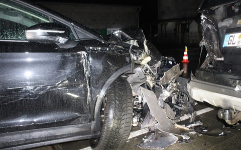 POL-RBK: Leichlingen - Hoher Sachschaden und leichte Verletzungen bei Unfall unter Alkohol- und Betäubungsmitteleinfluss - Foto: presseportal.de