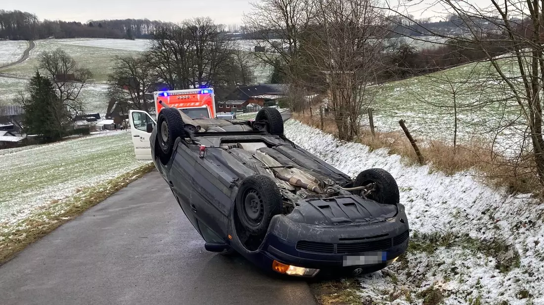 POL-GM: Bei Alleinunfall mit Auto überschlagen - Bild: presseportal.de