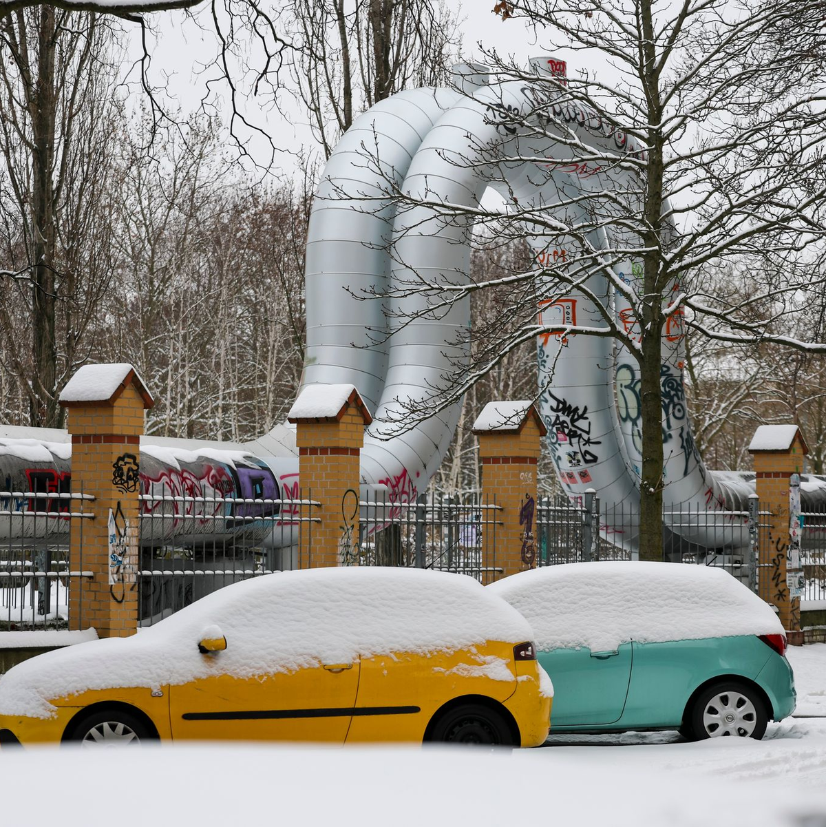 Aus Sicht der Leitstellen der Einsatzkräfte war die Lage vorerst entspannt. - Foto: Jan Woitas/dpa