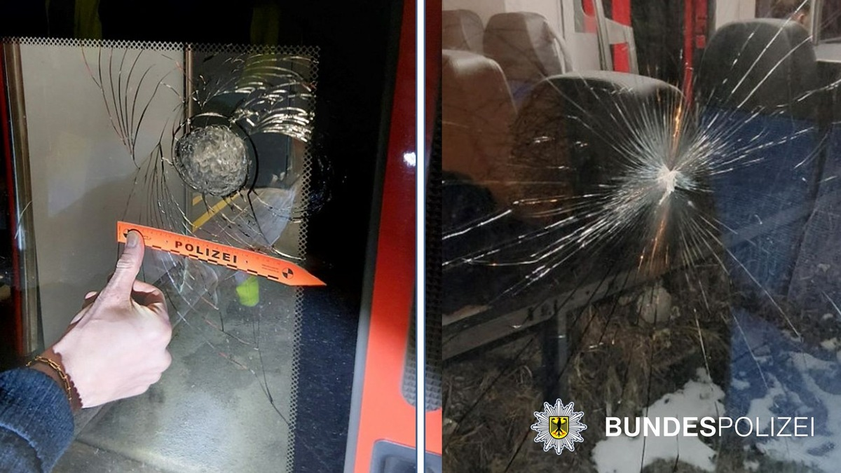 Bundespolizeidirektion München: Zug beworfen - Scheiben gesplittert - Foto: presseportal.de