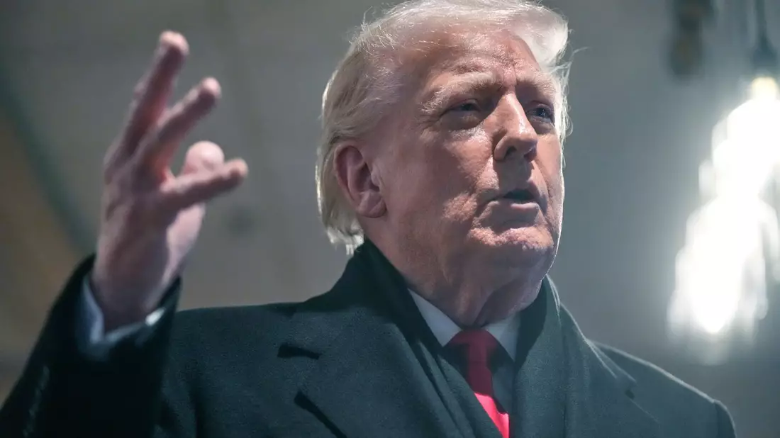 «Wir werden ein wenig deeskalieren», sagte US-Präsident Donald Trump. - Bild: Mark Schiefelbein/AP/dpa