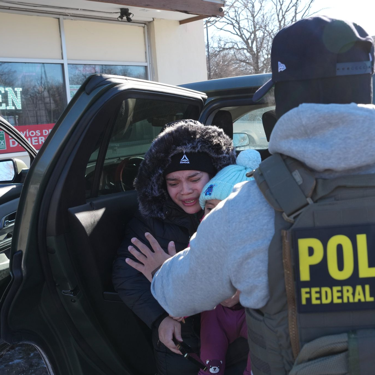 Razzien sollen helfen, Trumps rigorose Abschiebepolitik durchzusetzen. - Foto: Adam Gray/FR172090 AP/AP/dpa