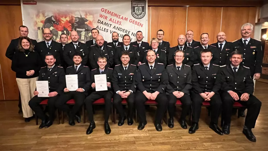 FFW Bergen: Jahreshauptversammlung der Ortsfeuerwehr Bergen am 24. Januar 2026: Besondere Ehrung von Brigitta Pralle und Andreas Krohn - Bild: presseportal.de