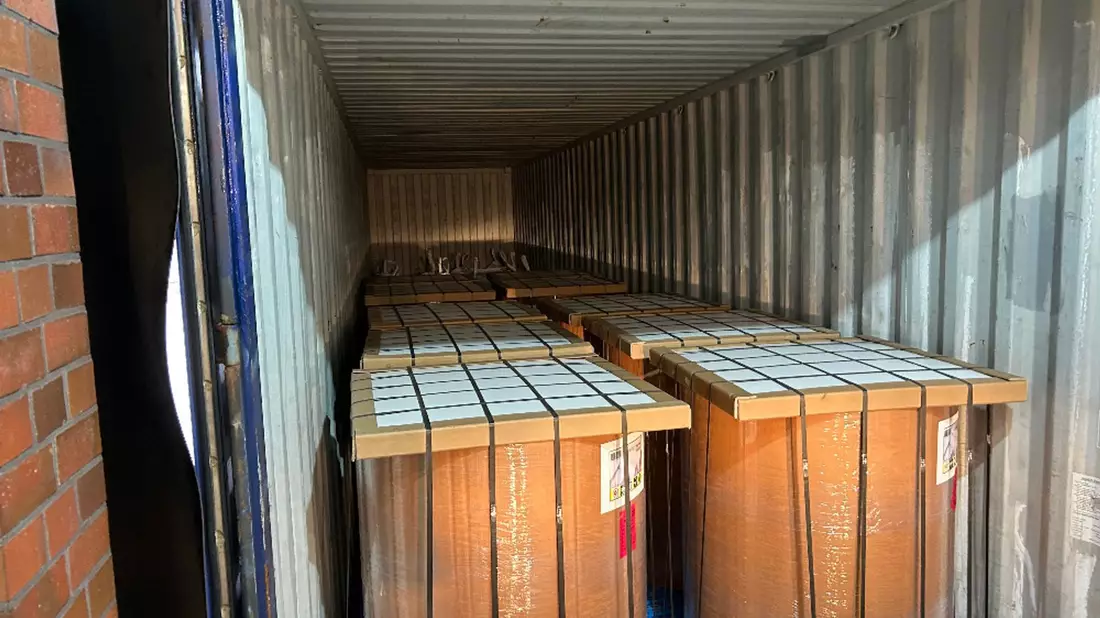 Im Inneren der Papierrollen waren 400 Pakete mit Heroin versteckt, die der Zoll bei einer Röntgenkontrolle im Hamburger Hafen entdeckte.  - Bild: -/Zollfahndungsamt Hannover/dpa