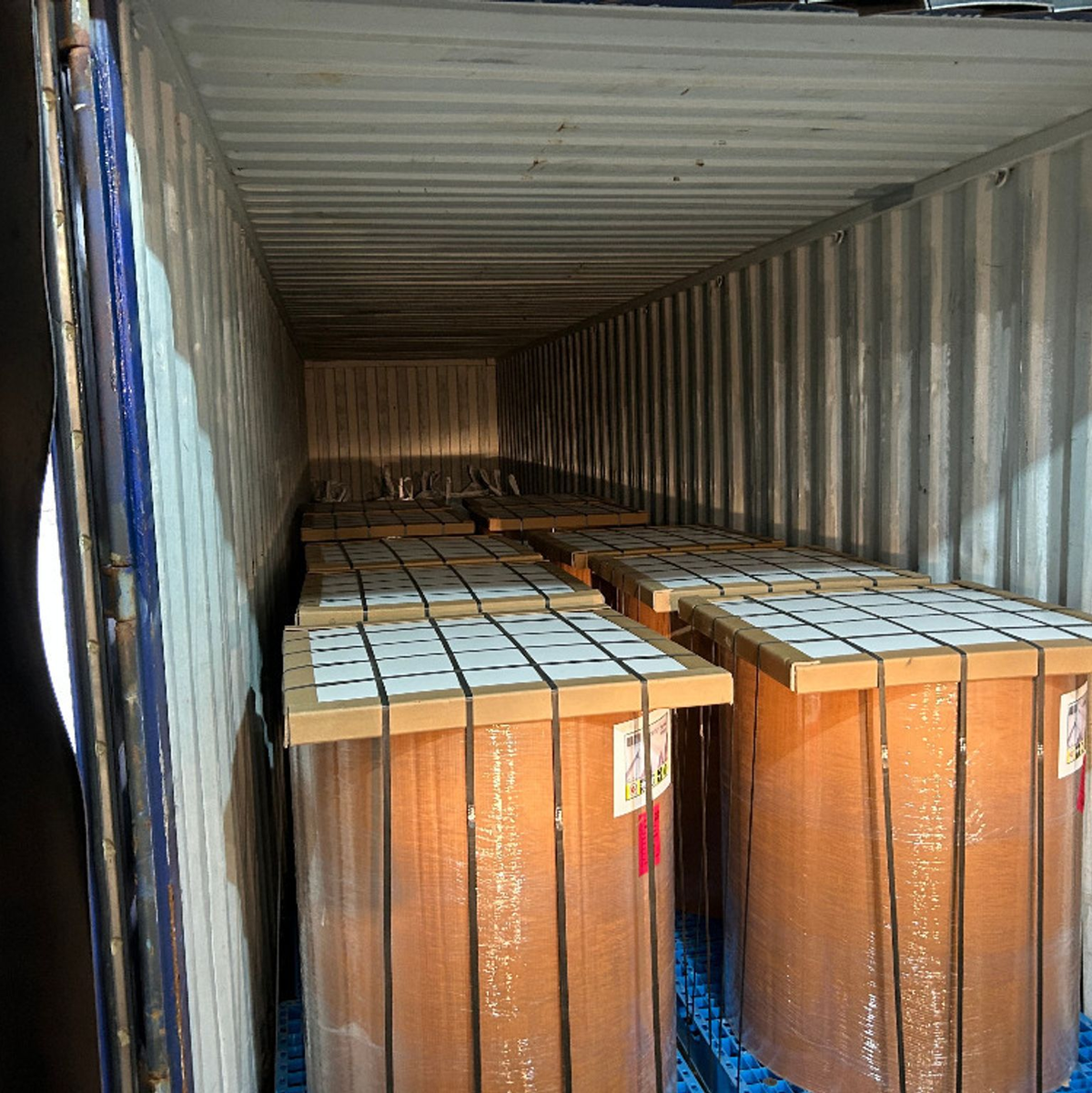 Im Inneren der Papierrollen waren 400 Pakete mit Heroin versteckt, die der Zoll bei einer Röntgenkontrolle im Hamburger Hafen entdeckte.  - Foto: -/Zollfahndungsamt Hannover/dpa