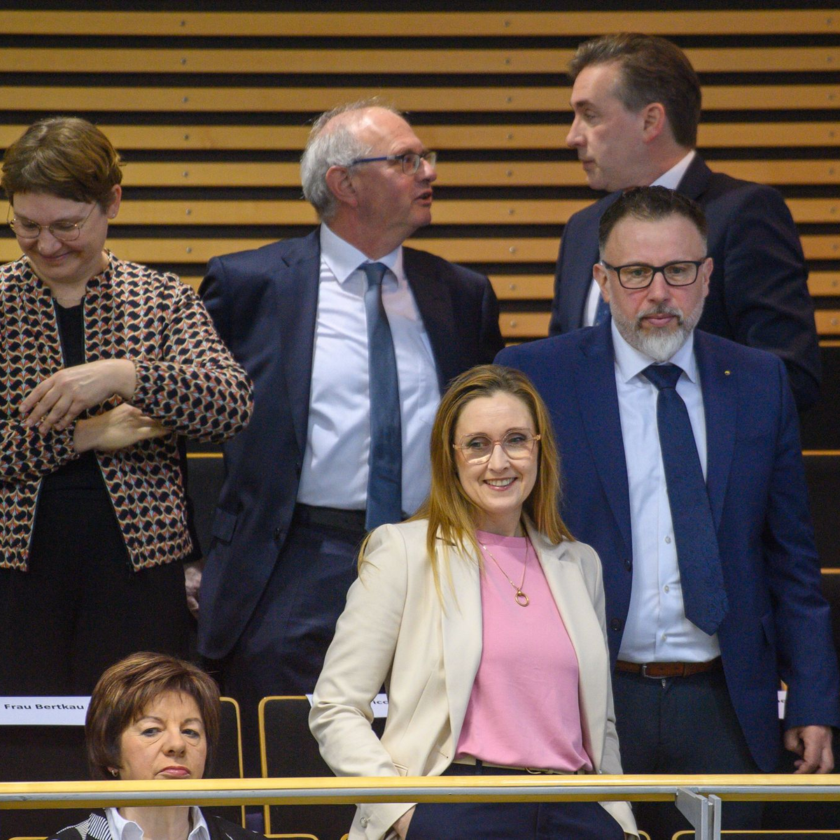 Kathleen Schulze war auf der Besuchertribüne dabei, als ihr Mann zum Ministerpräsidenten gewählt wurde.  - Foto: Klaus-Dietmar Gabbert/dpa
