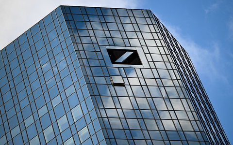 Durchsuchungen bei Deutschlands größtem Geldhaus. (Archivbild) - Foto: Arne Dedert/dpa