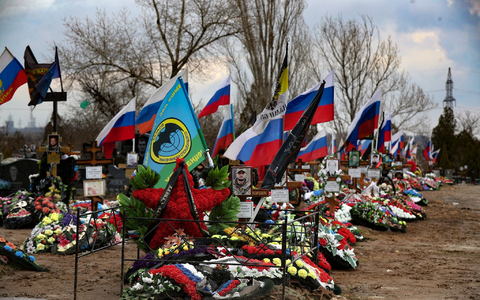 Nach Schätzung von US-Forschern sind bislang 325.000 russische Soldaten im Angriffskrieg gegen die Ukraine getötet worden. (Archivbild) - Foto: Uncredited/AP/dpa