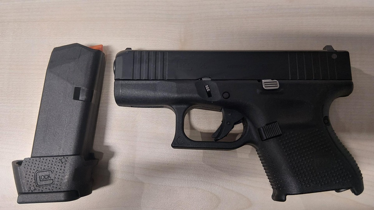 BPOL-BadBentheim: Waffe und Munition bei Grenzkontrolle sichergestellt - Foto: presseportal.de